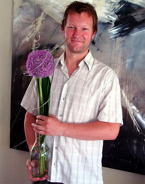 Terje Hansen mottar gave fra Blodbanken